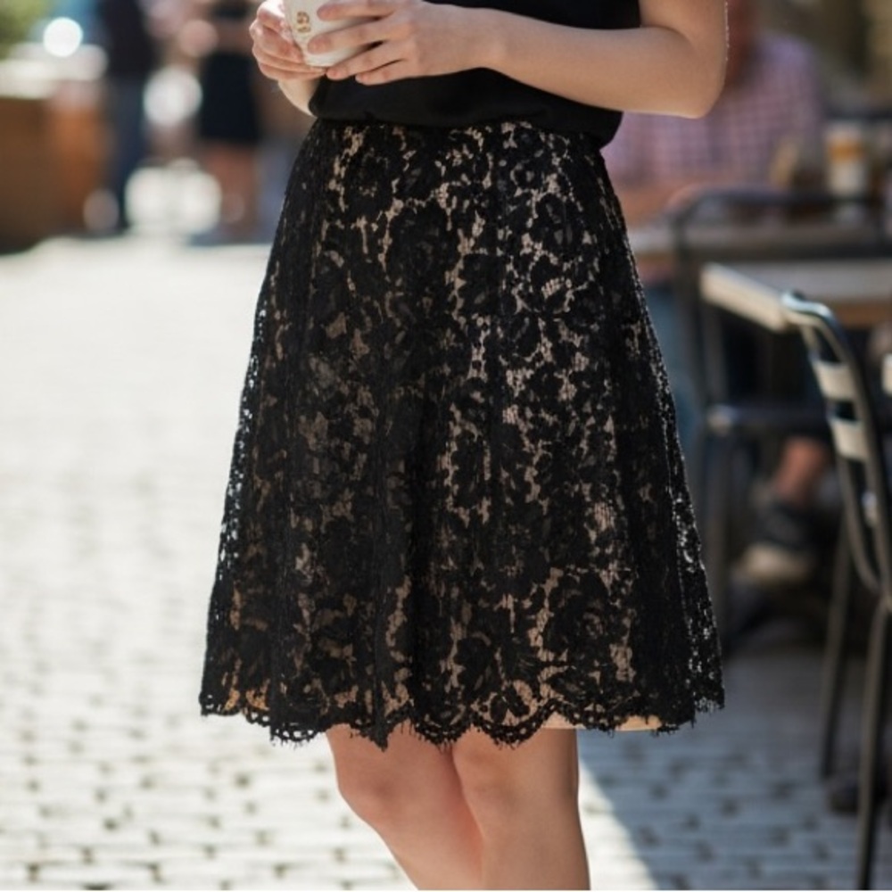 Everly Black Eyelash Lace Overlay Skirt Cream Lined Womens Size Small A-Line